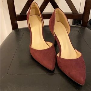 Pointed toe pumps